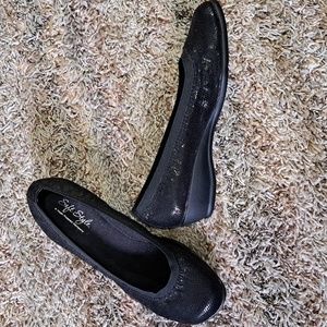 Soft Style by Hush Puppies Black 1" Wedges